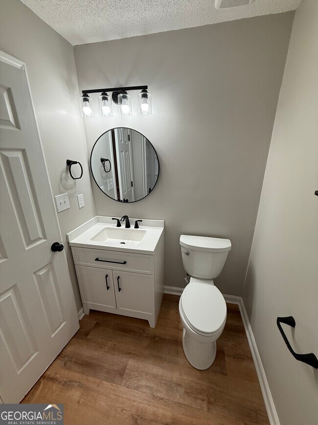 Building Photo - 115 E Greenwood Dr