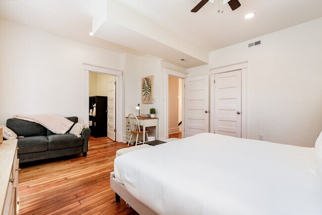 Building Photo - 3971 Juniata St