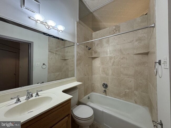 Building Photo - 328 S Broadway