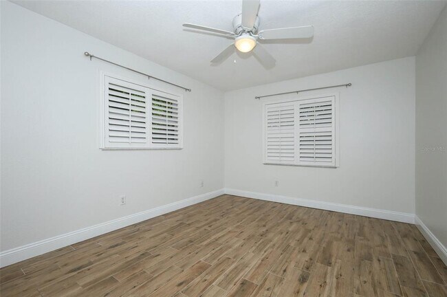 Building Photo - 411 Valencia Cir