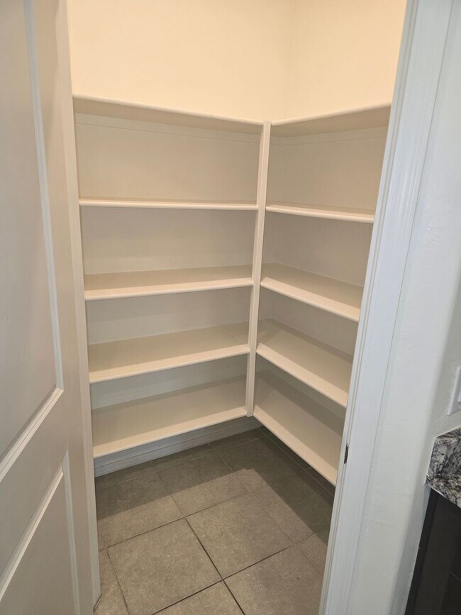 Building Photo - Like-New Home in Southeast Tucson’s Most Desirable Neighborhood!