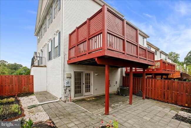 Building Photo - 6350 Regal Oak Dr