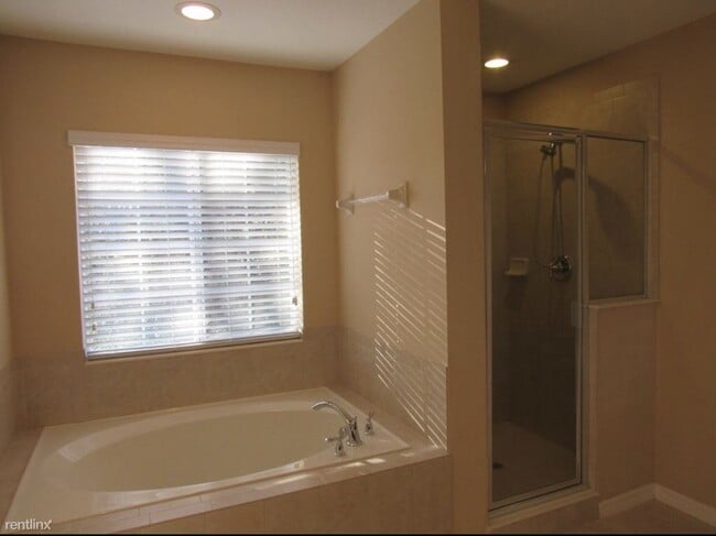 Building Photo - 644 Venice Place