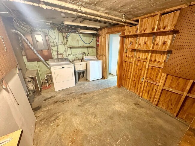 Building Photo - House for Rent in Upper Darby