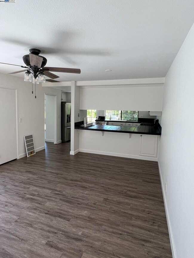 Building Photo - 535 Cambrian Way