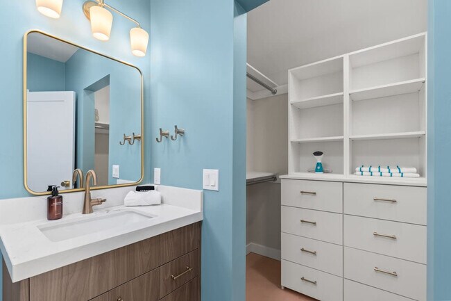 Building Photo - 722 Arbuckle Pl
