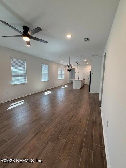 Building Photo - 915 Cedar Slough Dr