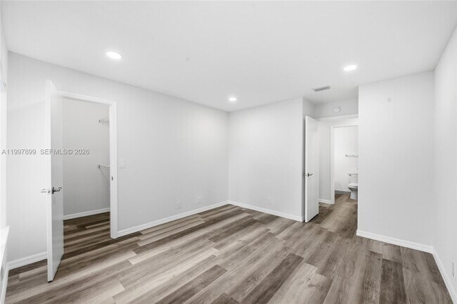 Building Photo - 3310 Pinewalk Dr N