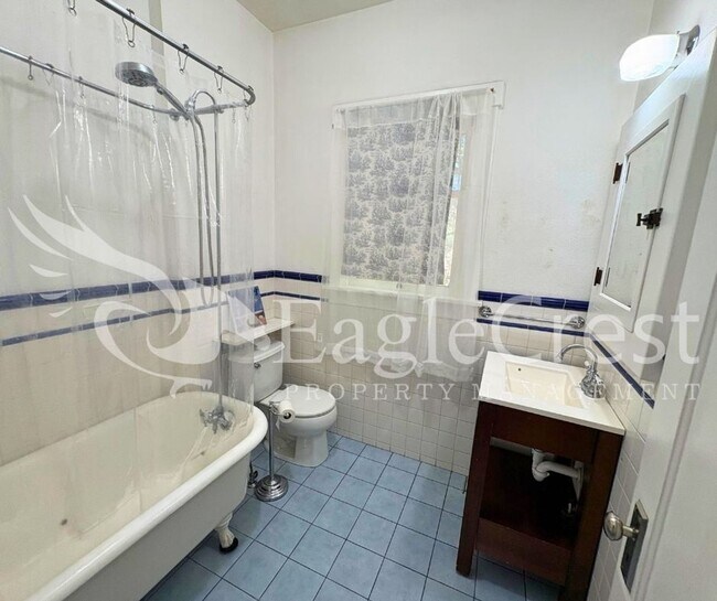 Building Photo - Beautifully Renovated Historic 3 Bedroom Home