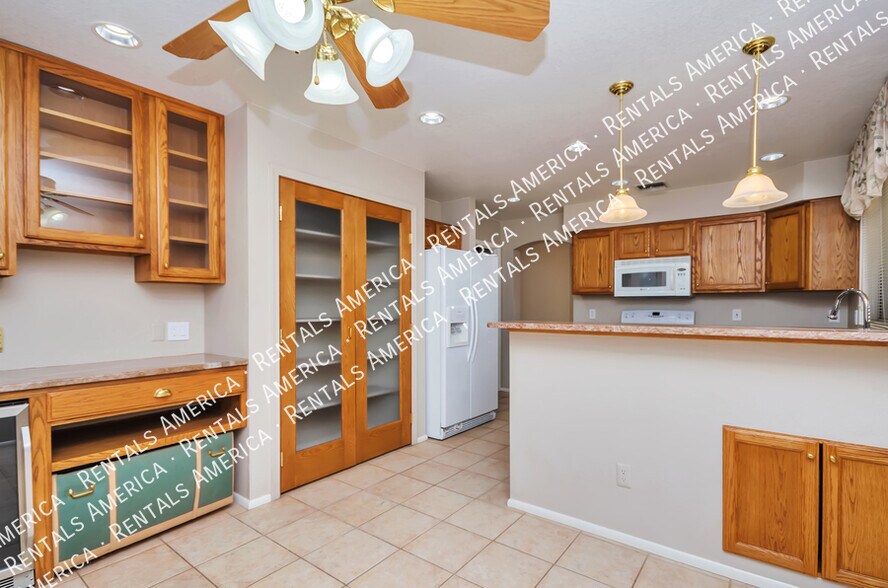 Building Photo - 7620 S Trumpet Vine Ave