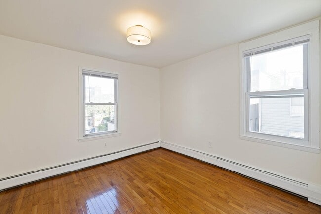 Building Photo - 330 2nd St