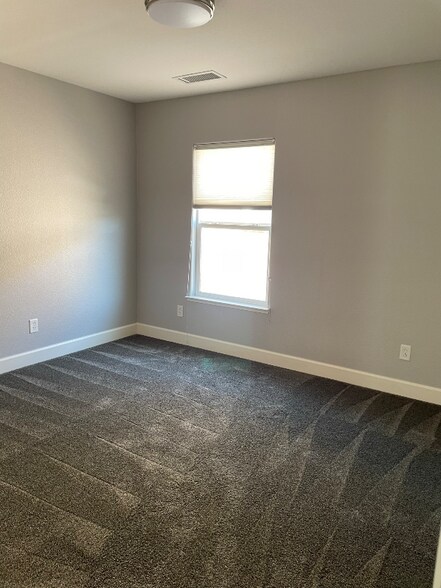 Building Photo - 1965 Black Sand Dr