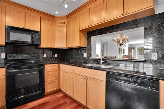 Building Photo - 2002 Granada Dr