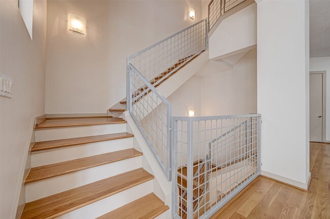 Building Photo - 5315 Lillian St