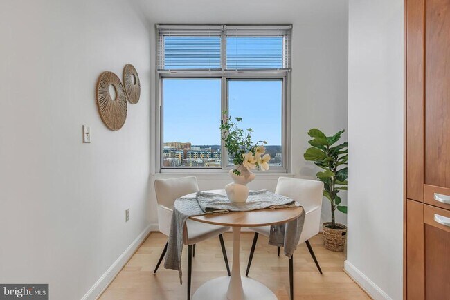 Building Photo - 5750 Bou Ave