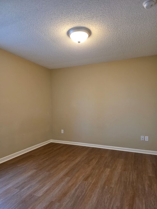 Building Photo - 1609 Bourland Ln