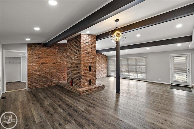 Building Photo - 1765 E Predmore Rd