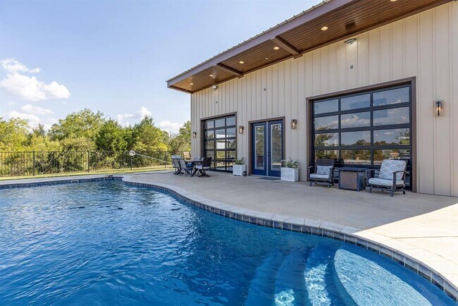 Building Photo - 1124 County Rd 301