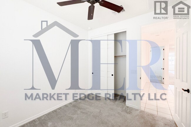 Building Photo - 3Bed/2Bath Home w/3 Car Gar in Casa Grande...