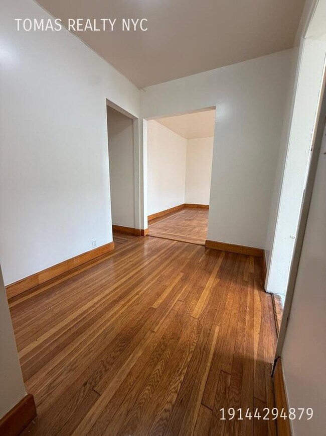 Building Photo - 710 E 235th St