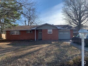 Building Photo - 1039 W Bel Air Dr