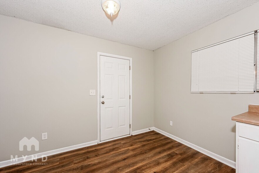 Building Photo - 5910 Honeysuckle Cir