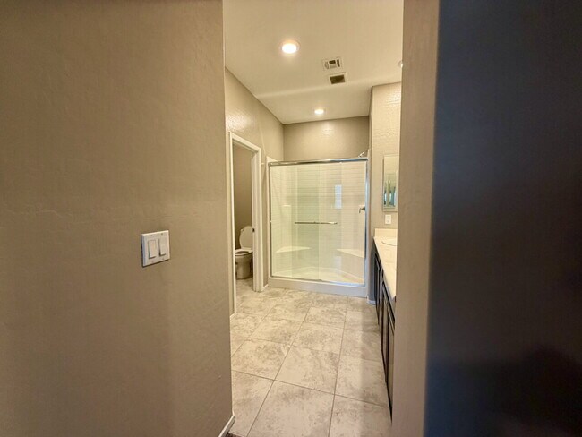 Building Photo - 3 BED 3 BATH 2 CAR GARAGE TOWNHOUSE W/ PRIVATE YARD, LOFT & BEDROOM DOWNSTAIRS IN GATED COMMUNITY...