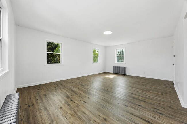 Building Photo - 826 7th St