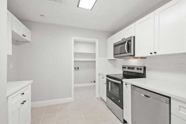 Building Photo - 16602 Capewood Dr