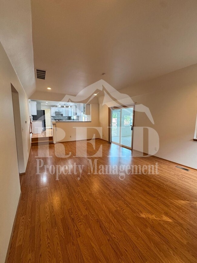 Building Photo - 979 NW Calypso Cir