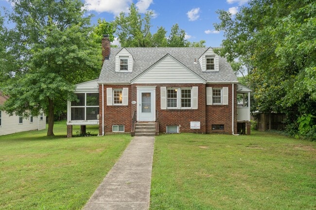 Primary Photo - 4811 Calvert Rd