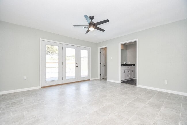 Building Photo - 5850 Duxbury St