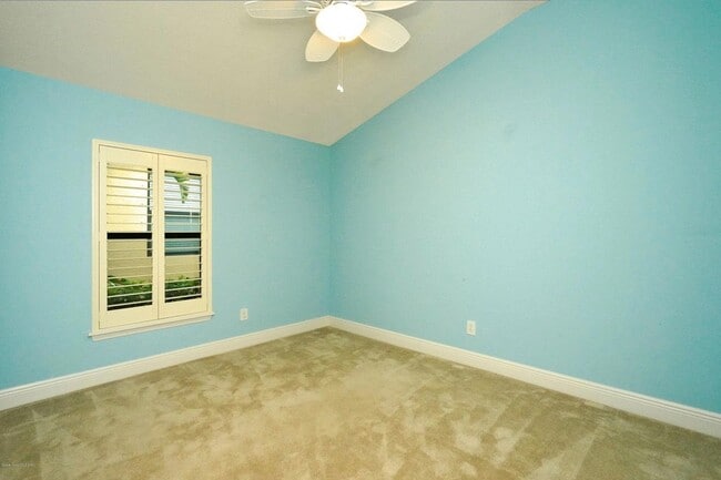 Building Photo - 374 Point Lobos Dr