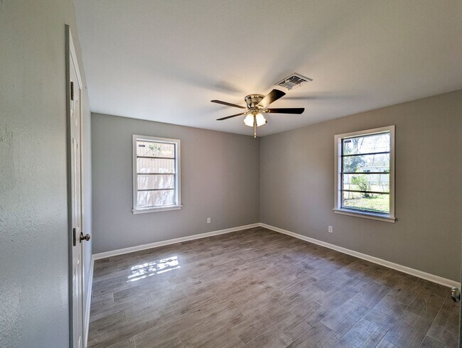 Building Photo - 4012 Stuart Ave