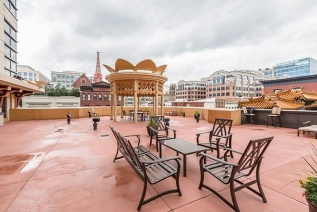 Building Photo - Chinatown 2 Bedroom 2 Bathroom In Amazing Centralized Building-Amenities Galore! Pets Welcomed!