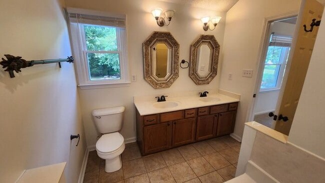 Building Photo - Three-bedroom Rancher in Concord!