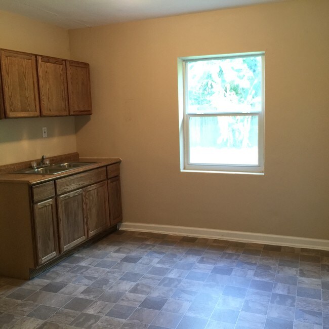 Building Photo - 5160 Columbus Ave