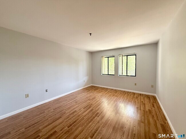 Building Photo - 1204 Whitney Ave