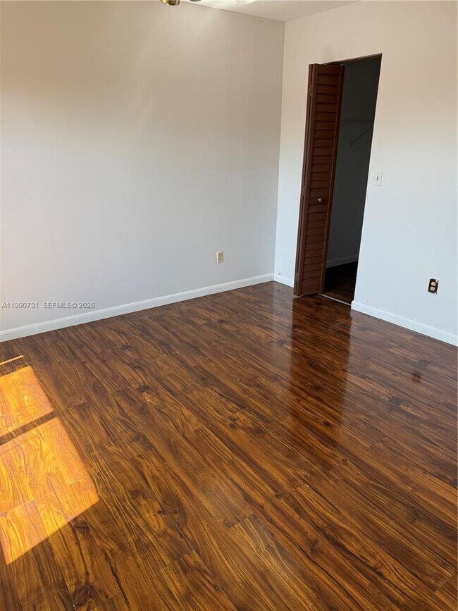 Building Photo - 860 NE 207th Terrace