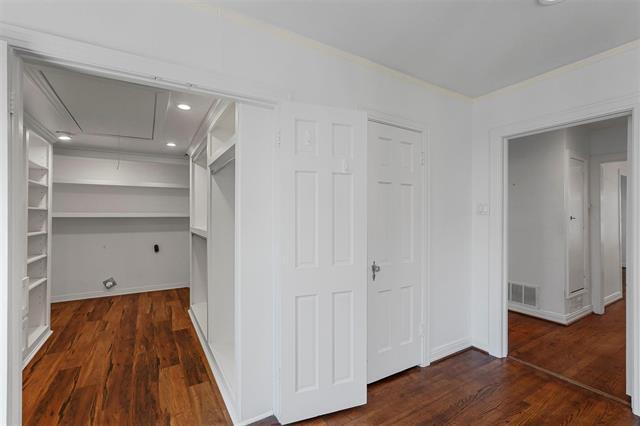 Building Photo - 6421 Kenwood Ave