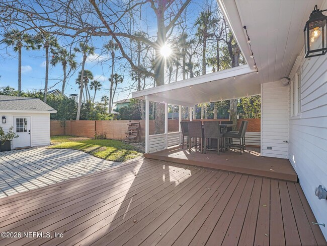 Building Photo - 322 6th St