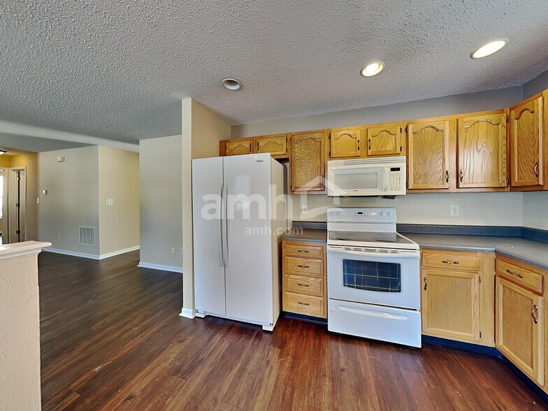 Building Photo - 8110 Red Barn Ct