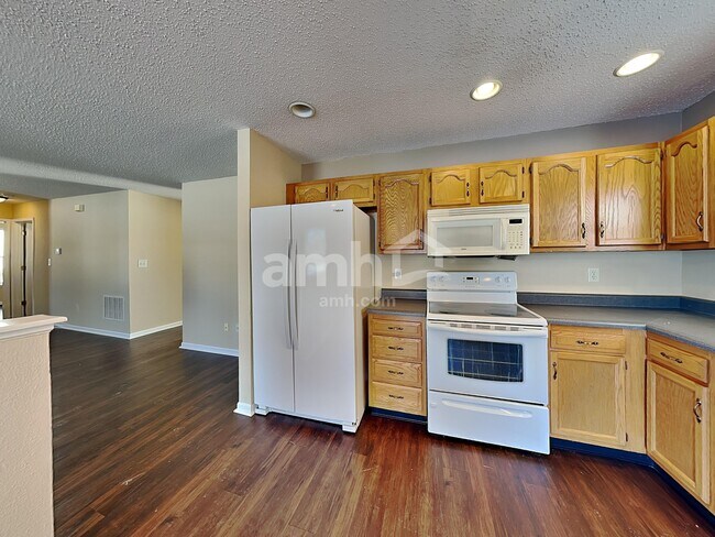 Building Photo - 8110 Red Barn Ct