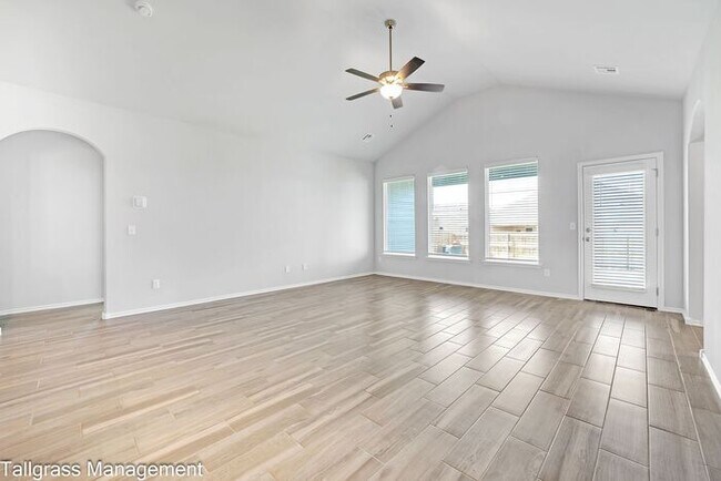 Building Photo - A Blend of Modern Luxury and Comfort