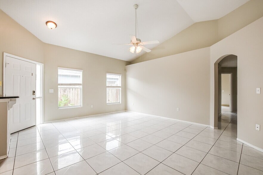 Building Photo - 467 Briar Bay Cir