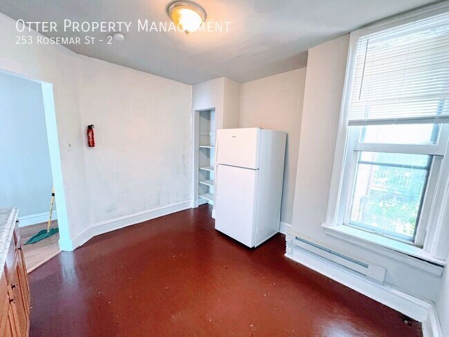 Building Photo - 253 Rosemar St