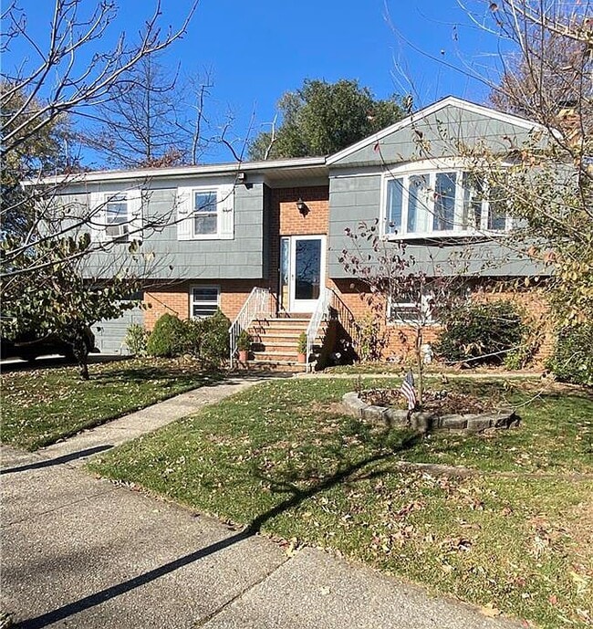 Primary Photo - 555 Vineland Ave