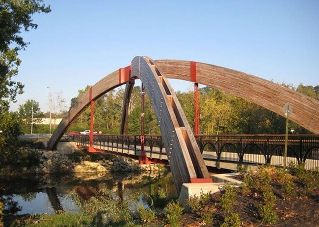 Building Photo - BEAUTIFUL 2 Bedroom, 1 bath in the heart of Clintonville available June 1! SEE IT TODAY!