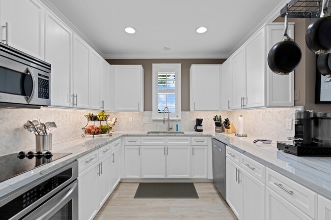 Building Photo - 1970 S Dixie Hwy