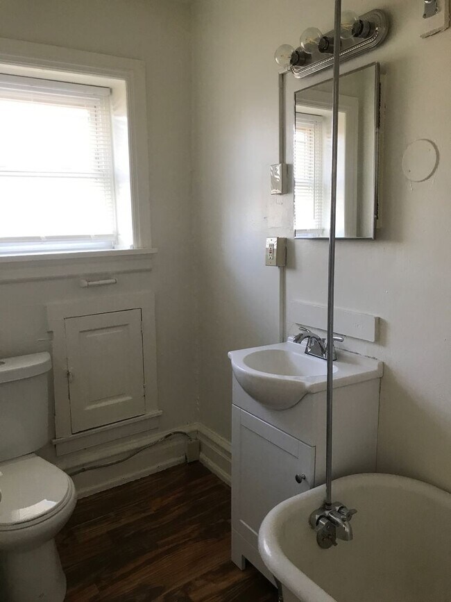 Building Photo - 139 N 10th St